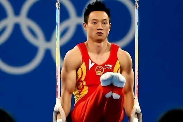 爱游戏培训-体操冠军转战篮球，勇夺胜利告别惧怕的简单介绍