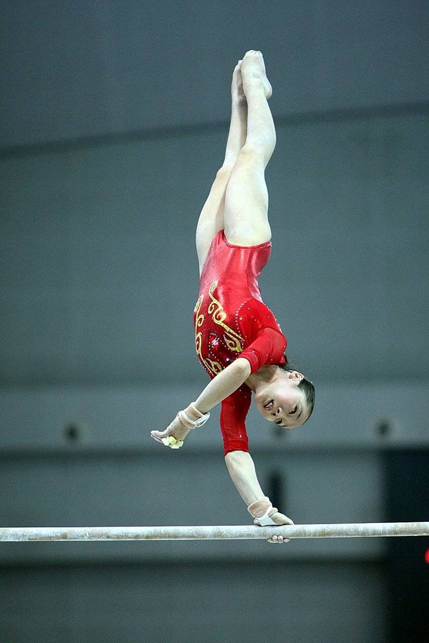 爱游戏培训-体操冠军转战篮球，勇夺胜利告别惧怕的简单介绍