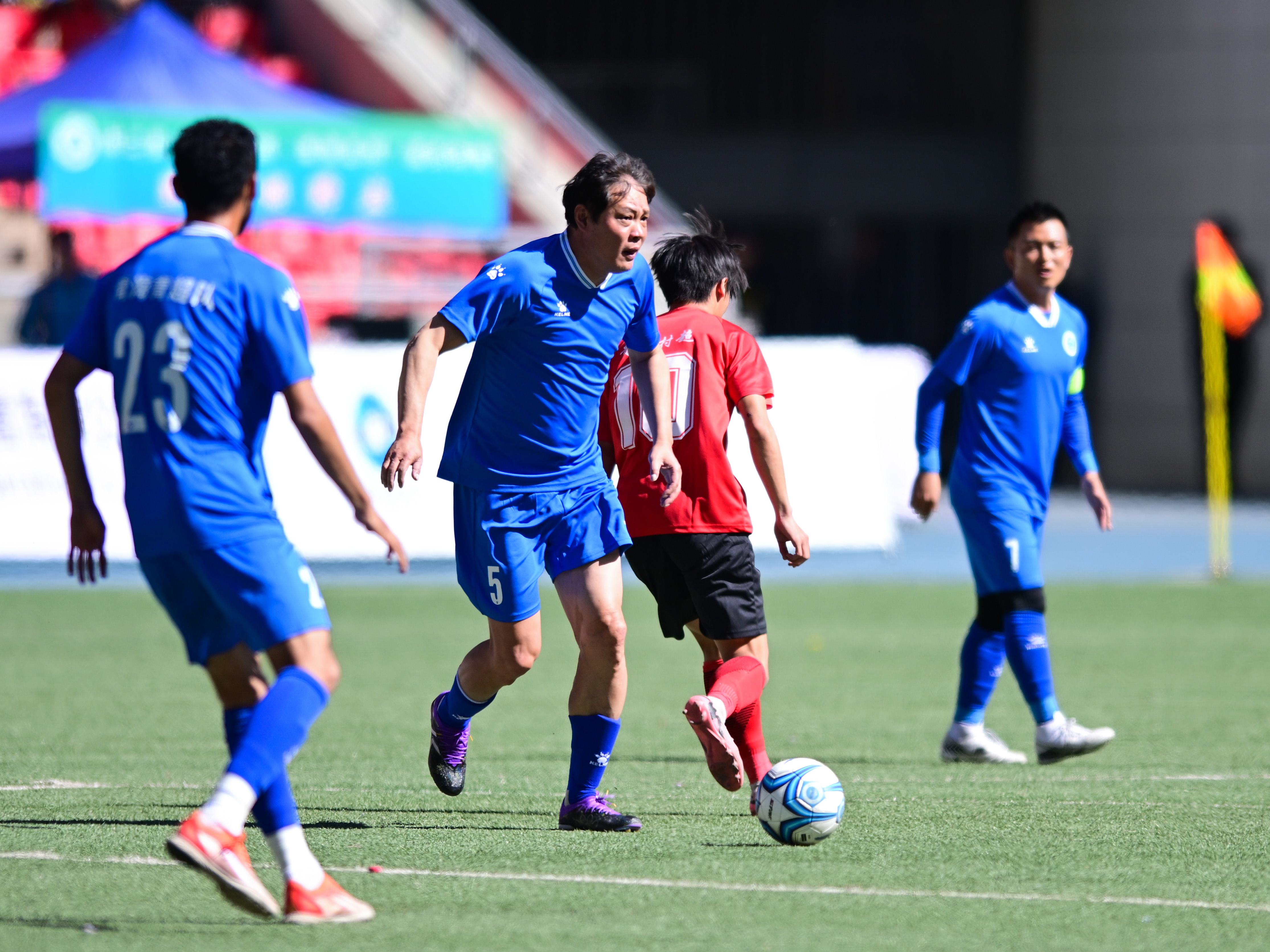 爱游戏网址-青海队在主场比赛中表现出色,感谢球迷助威