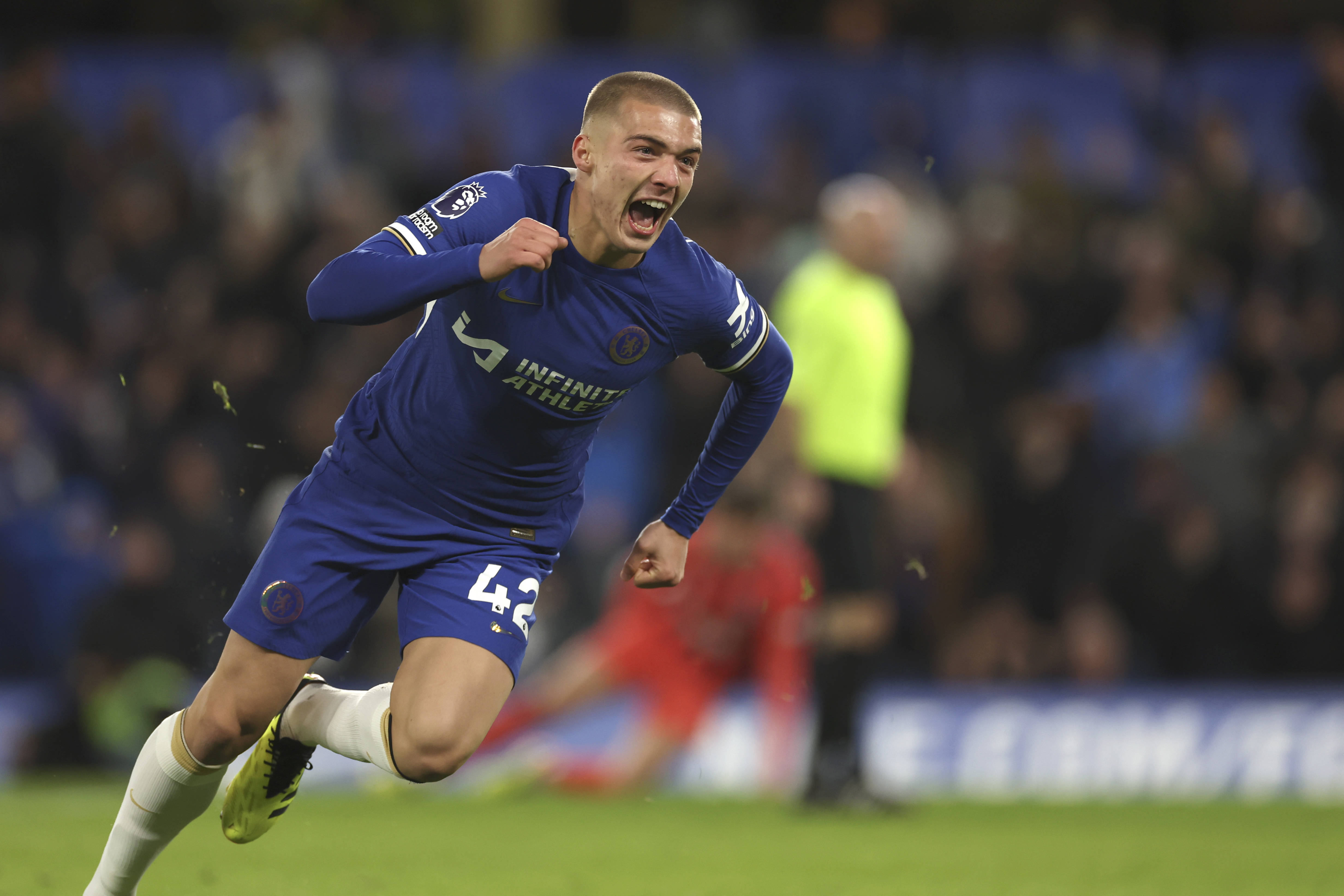 爱游戏投注-切尔西主场战胜对手,稳固积分榜前列