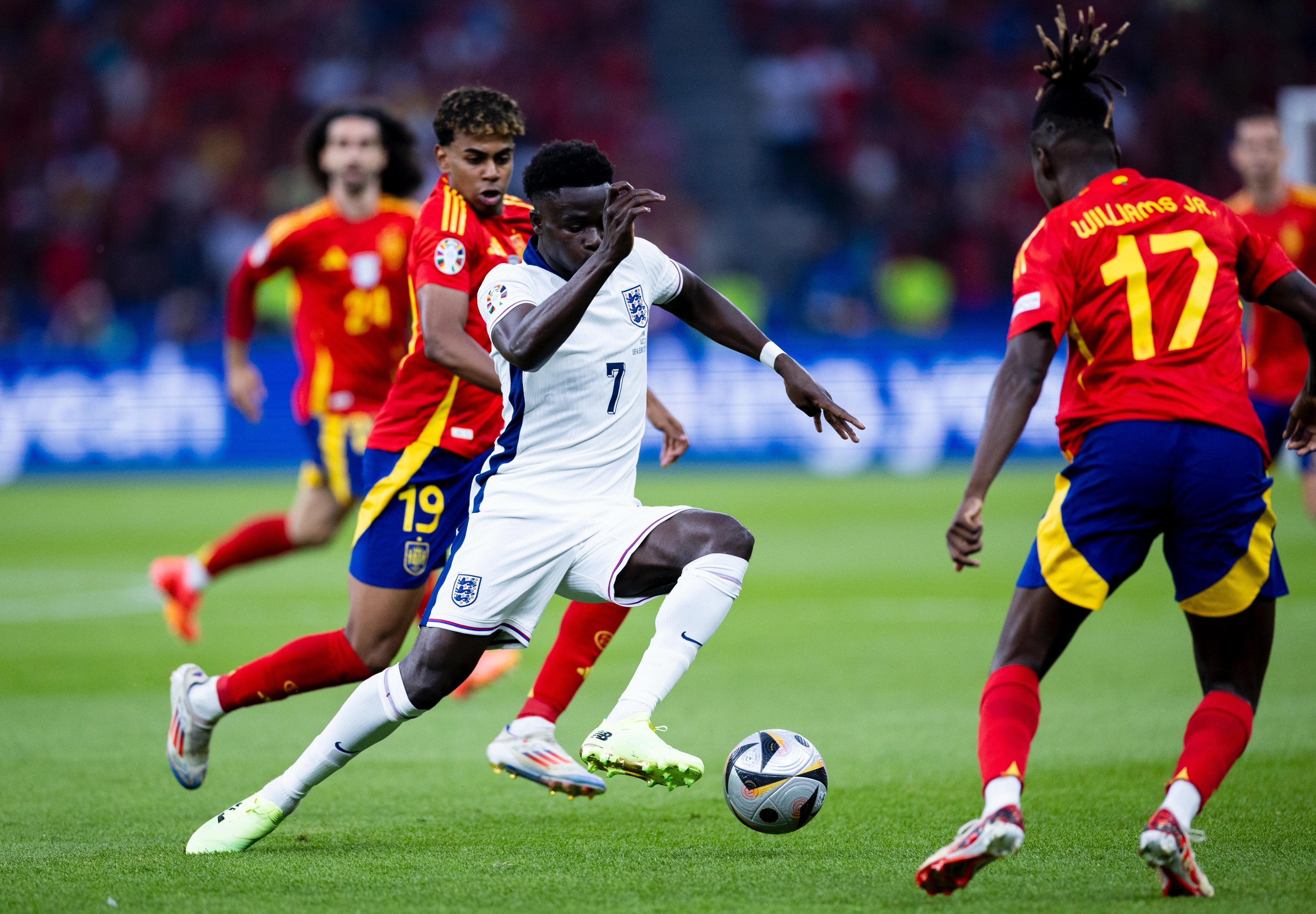 爱游戏活动-包含激烈角逐！欧洲杯预选赛进入白热化阶段的词条