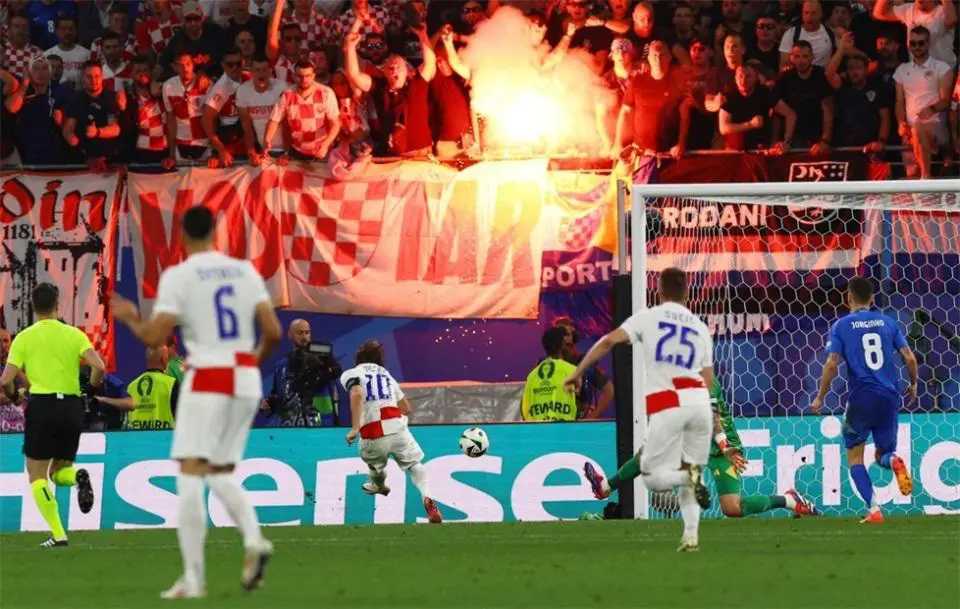 爱游戏活动-包含激烈角逐！欧洲杯预选赛进入白热化阶段的词条