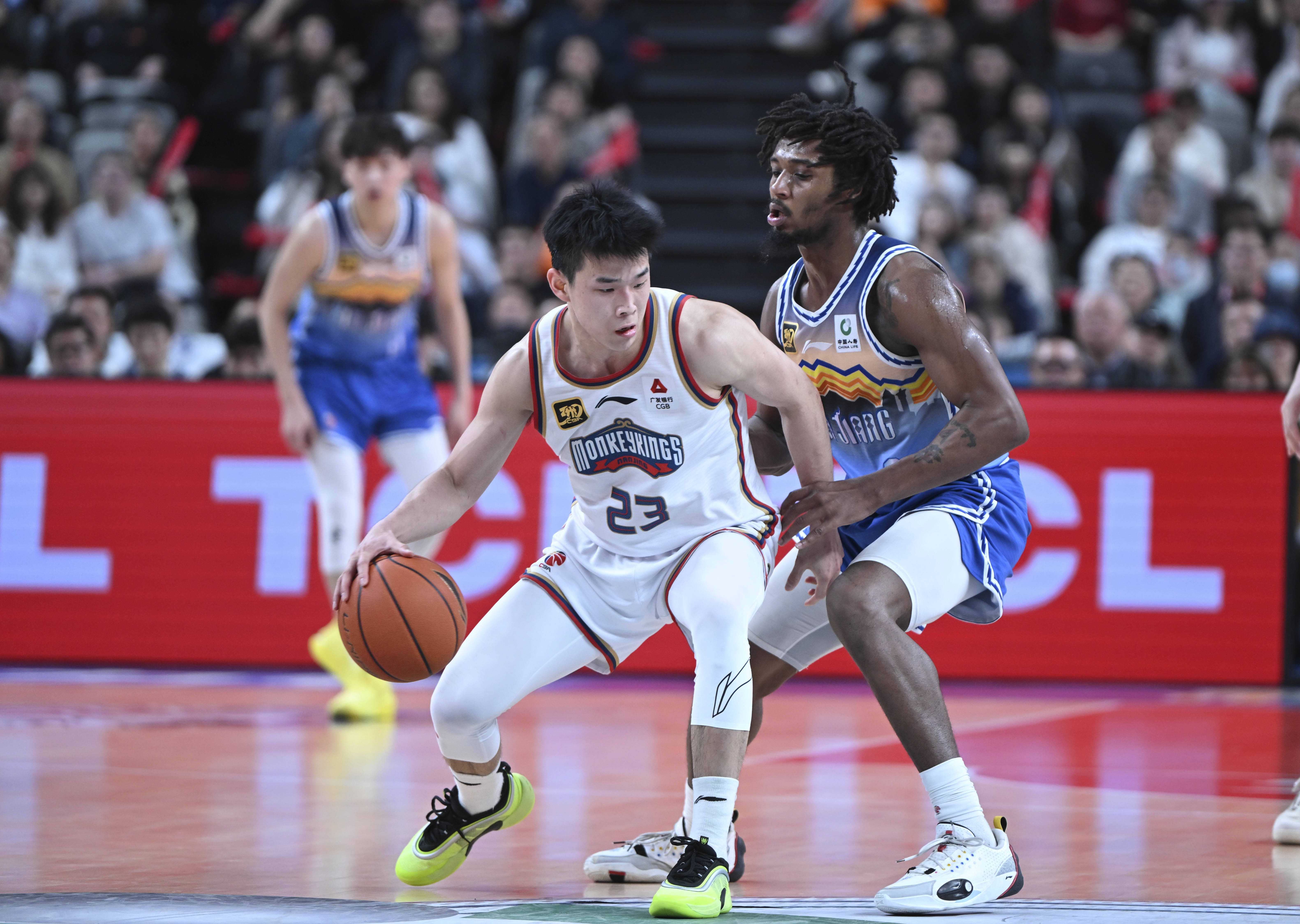 爱游戏入口-新疆男篮成功获胜,赢得关键比赛