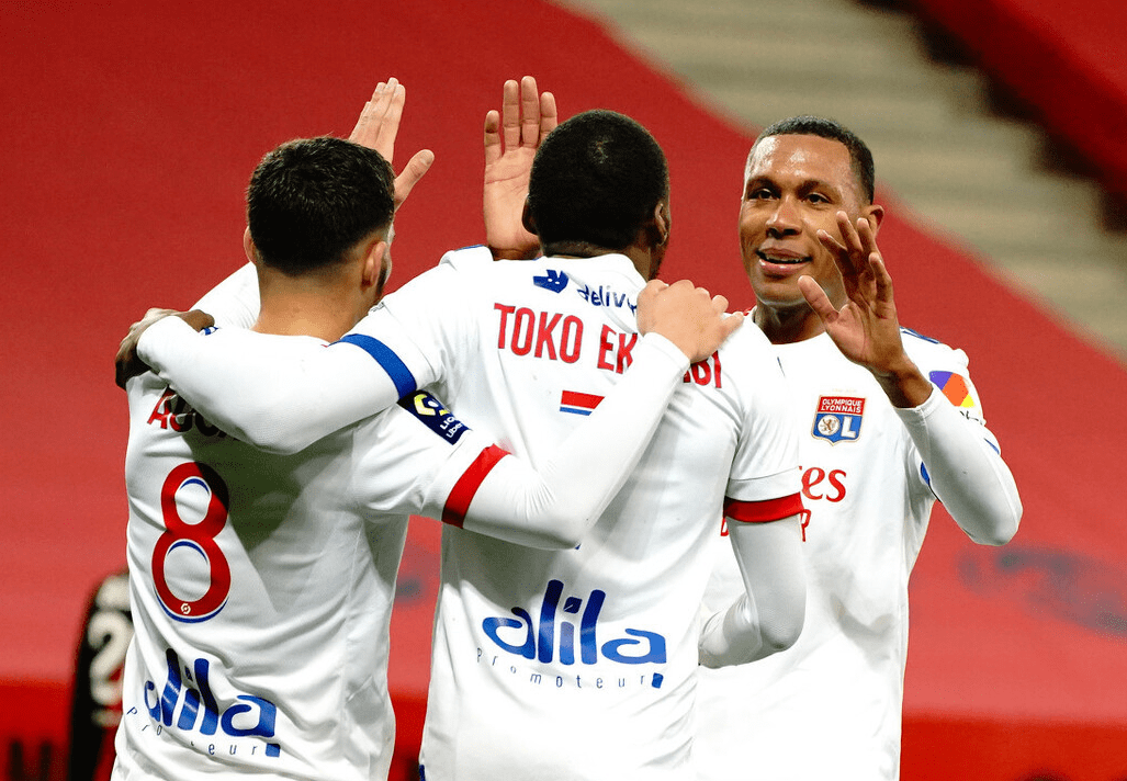 包含里昂连续三轮不敌对手,积分排名下滑的词条