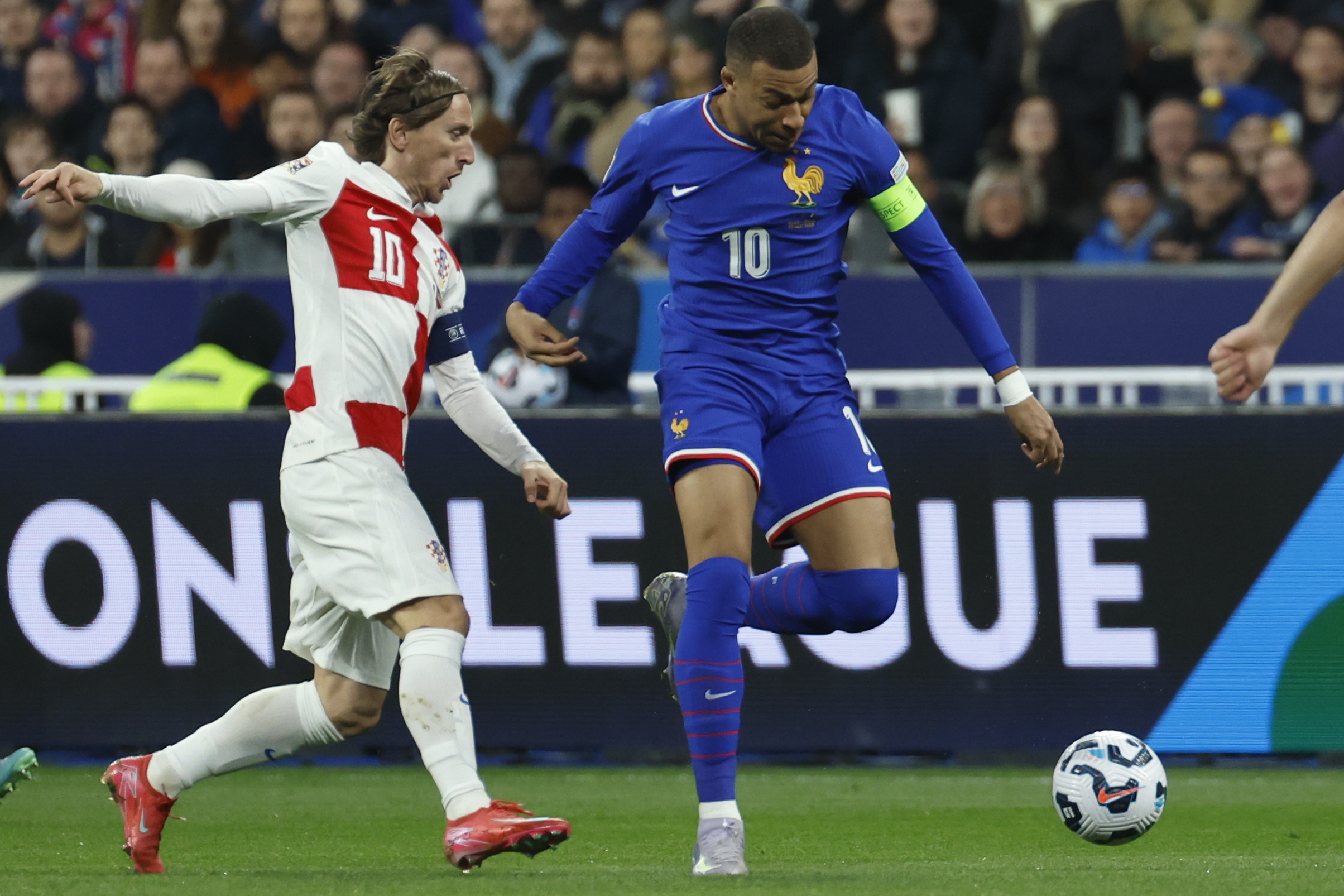 爱游戏在线-关于欧国杯赛事拉开序幕,经典对决即将展开的信息