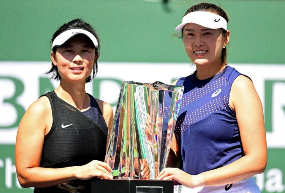 包含网球选手力挂西天，斩获胜利的词条