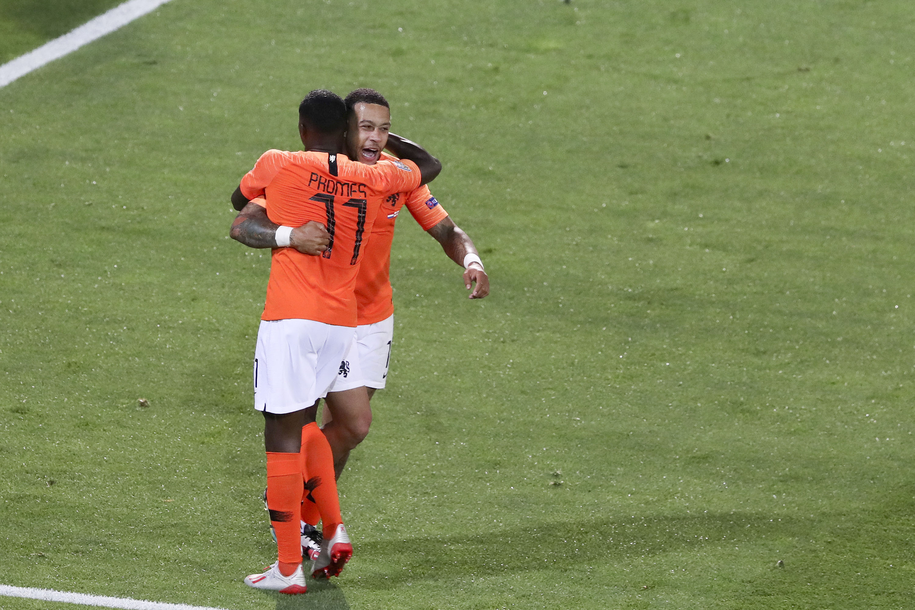 爱游戏下载-包含英格兰队迎战荷兰队,双方球员争先恐后展现实力的词条