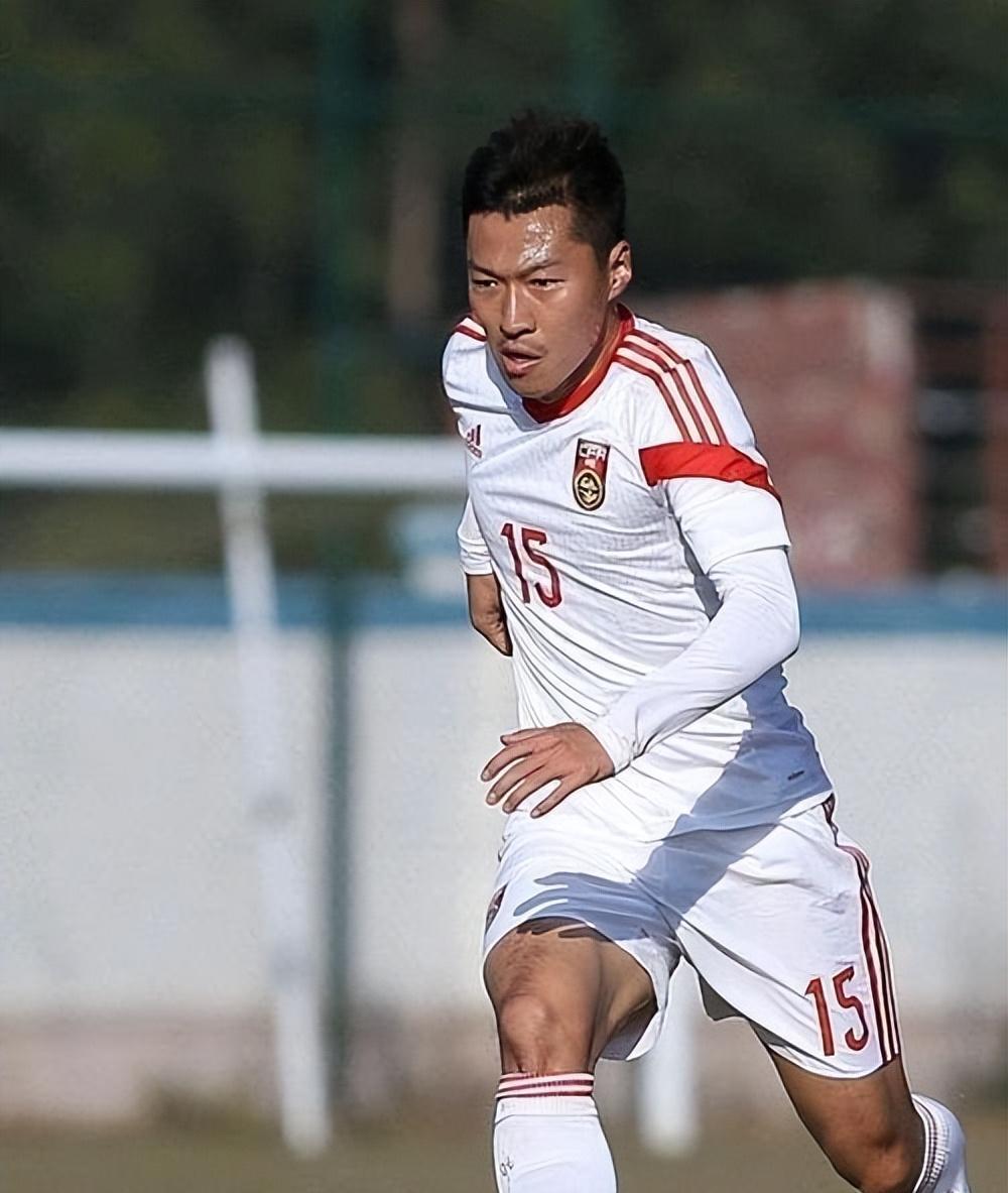 爱游戏官方入口-热血拼搏!球员们为胜利展开激烈角逐