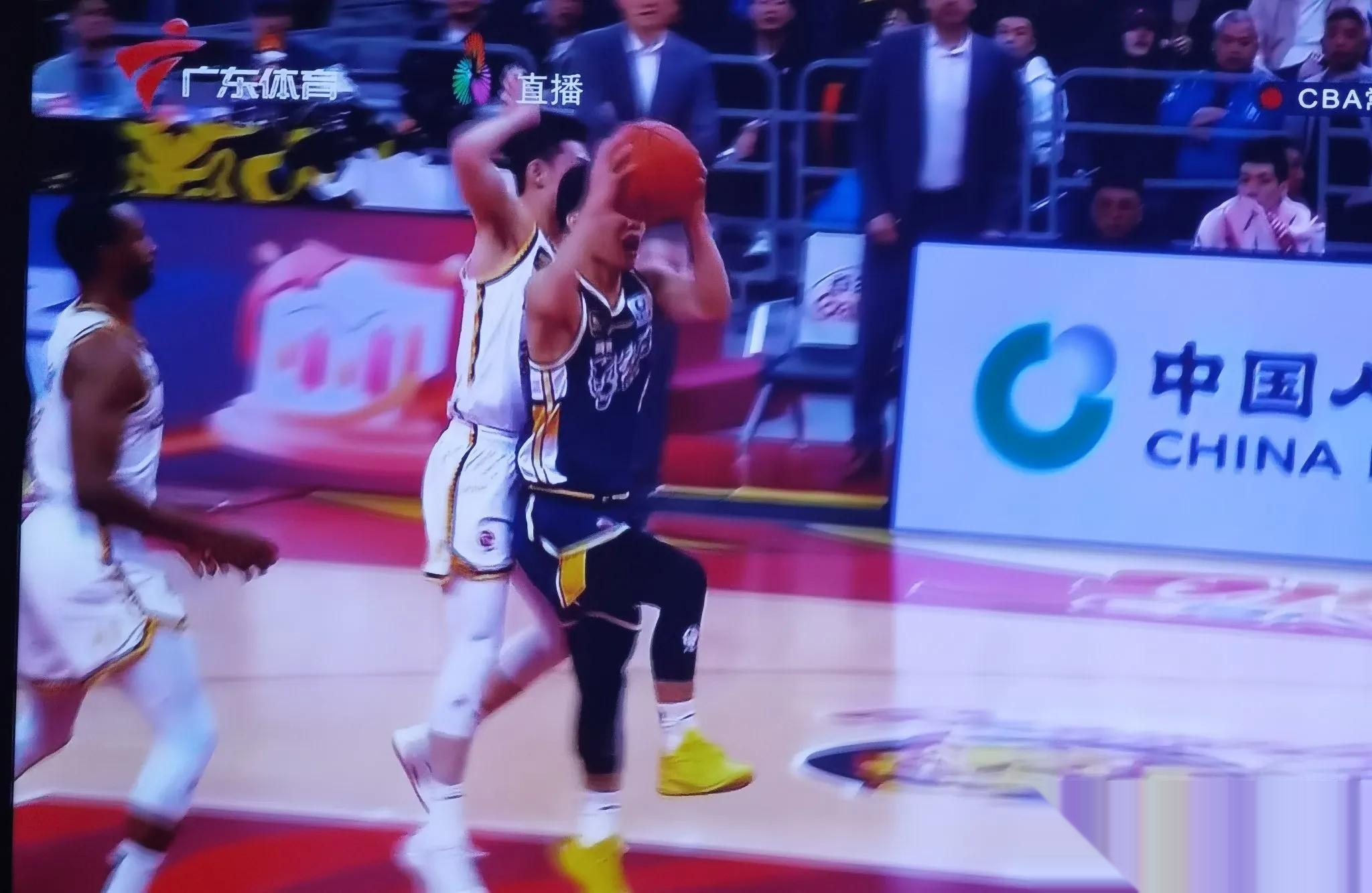 爱游戏官方登录入口-强队频频失误,实力派球队低迷