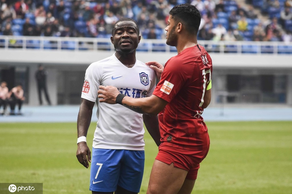 爱游戏下载-上港对阵泰达——强敌相遇谁能胜出