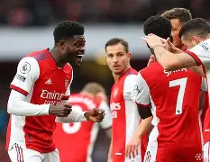 爱游戏馆-亚特兰大大获三分,欧冠席位更近一步