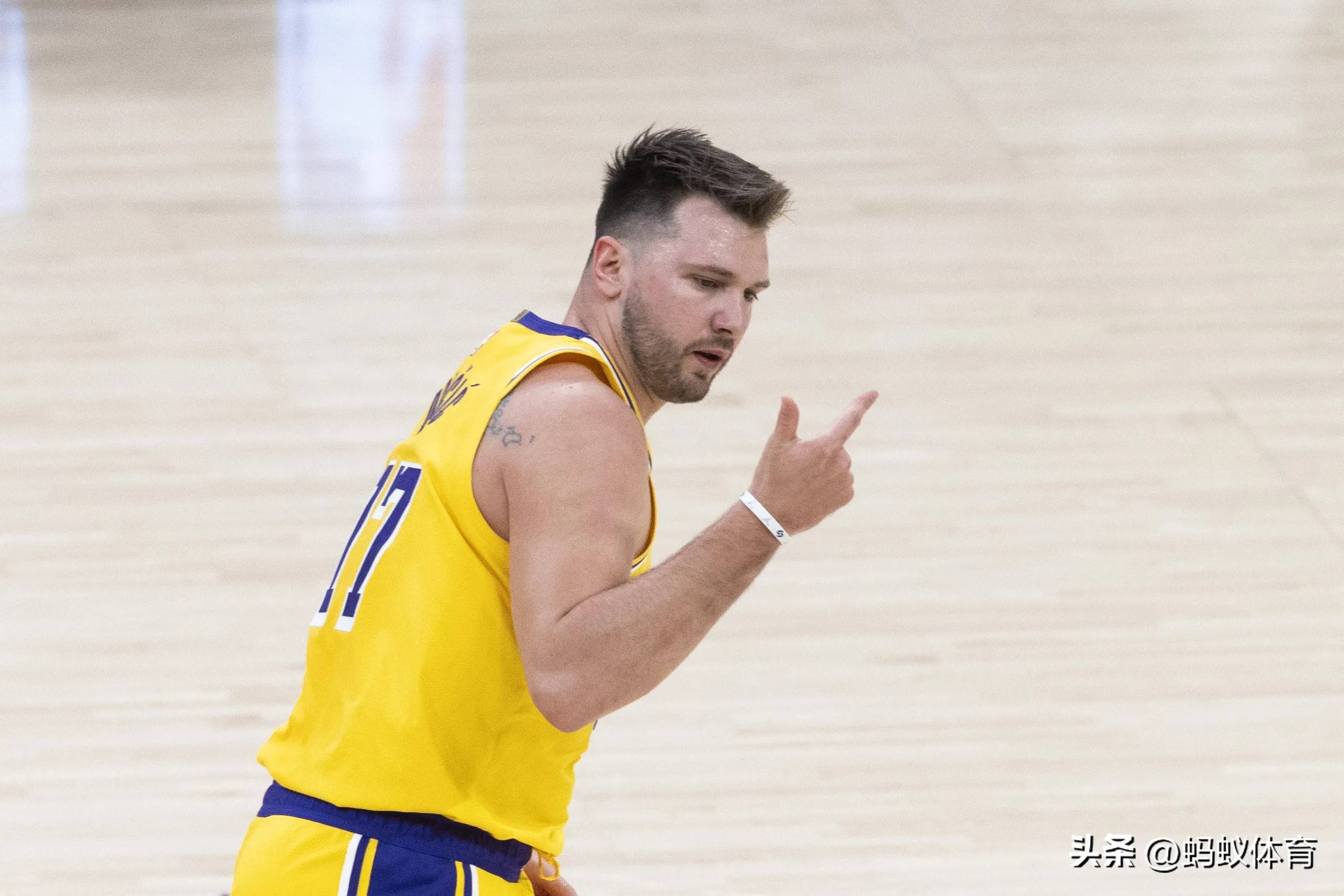 爱游戏官方入口-公牛惨败,湖人保持不败