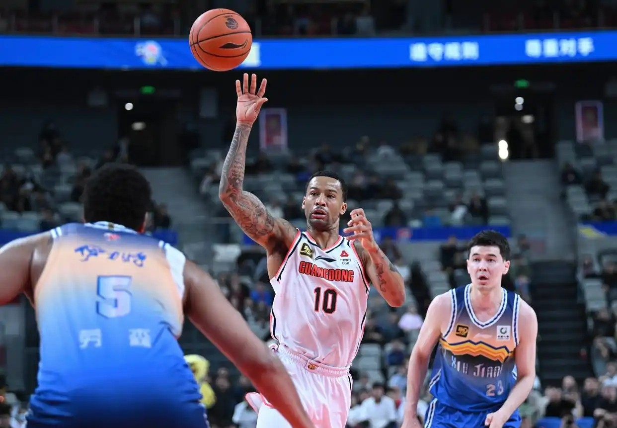 爱游戏视频-广厦队主教练感到失望，球队表现不如预期的简单介绍