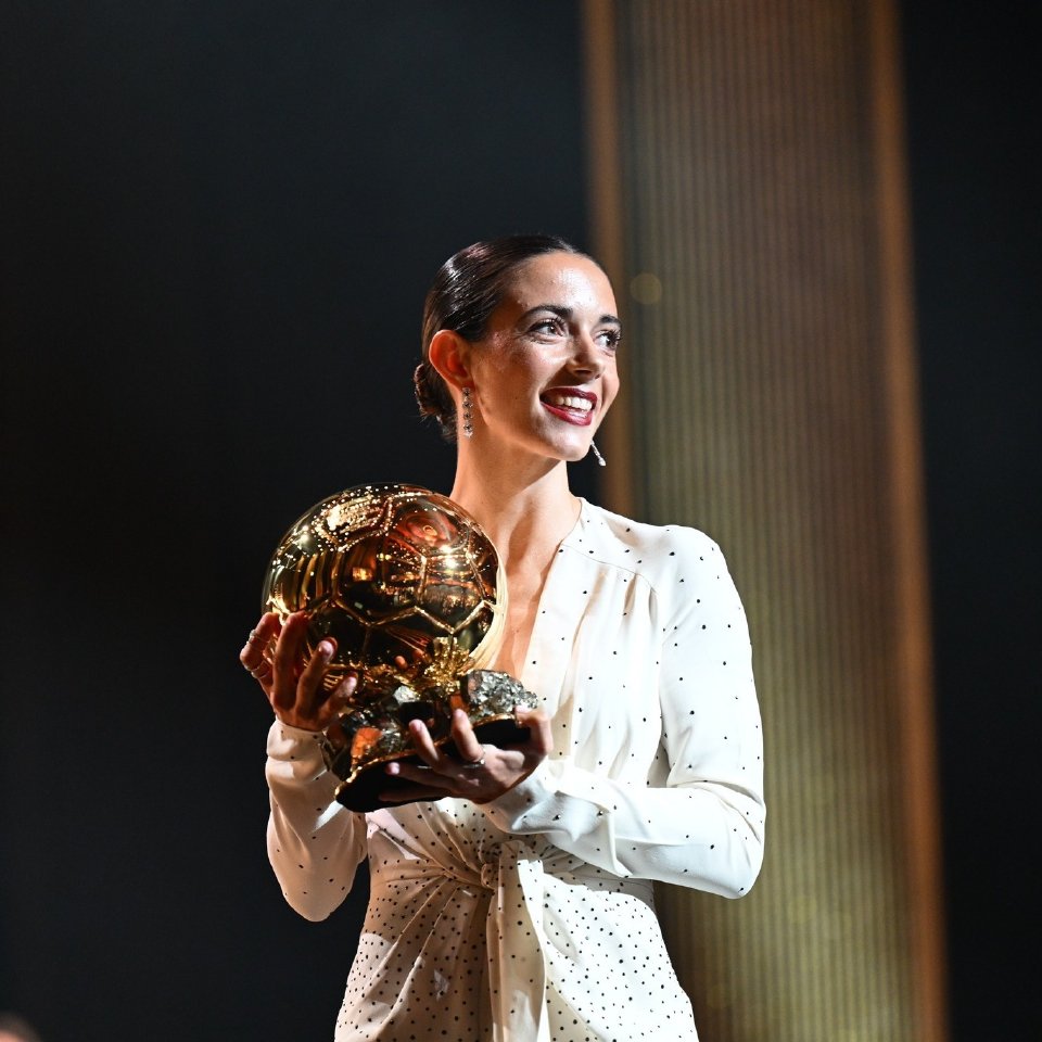 爱游戏入口-西班牙人球星获得金球奖,足坛瞩目